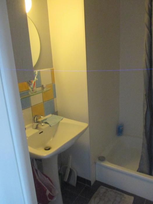 évier, étagére,douche privée