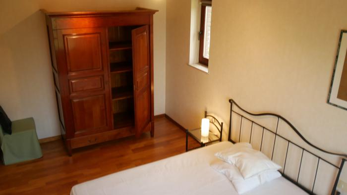 La chambre: lit d'1,4m