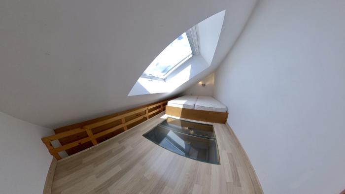 Studio 7 - mezzanine