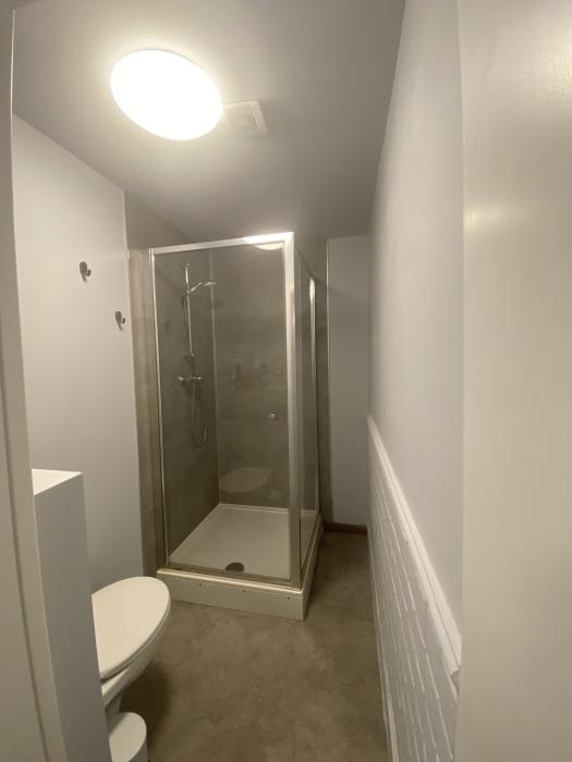 Salle de douche commune