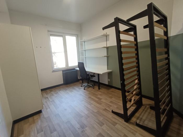 Kot 12 m² in Namen Andere