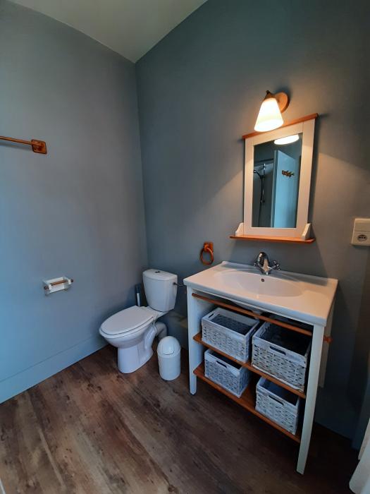 Salle de douche et WC