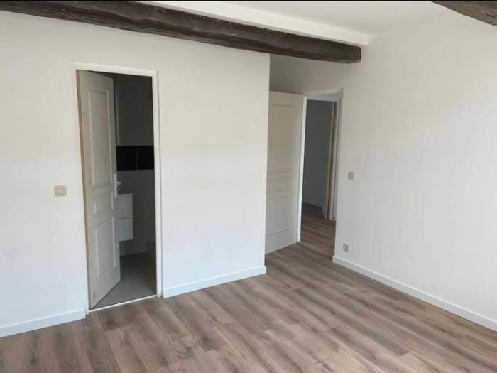 petite chambre vue entrée
