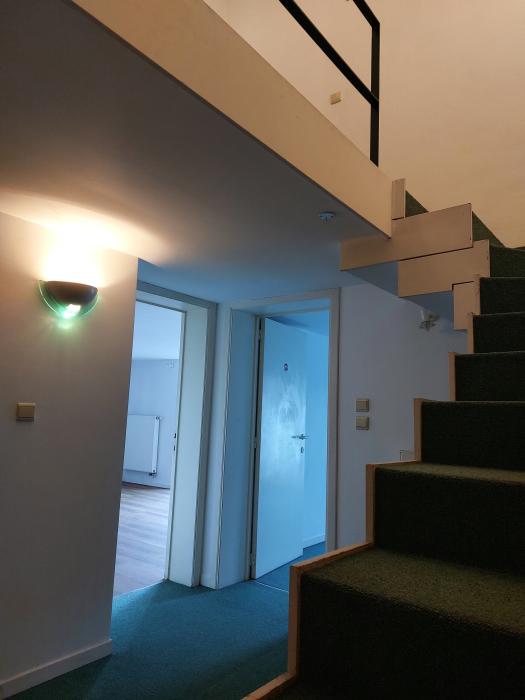 escalier menant au sous sol