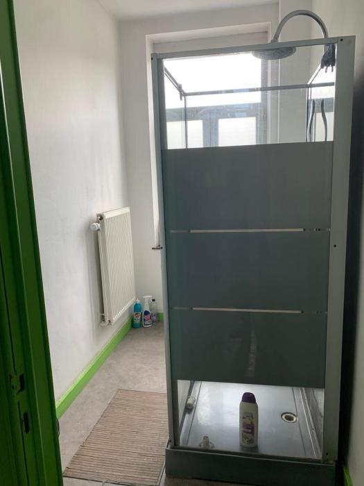 salle de douche et wc