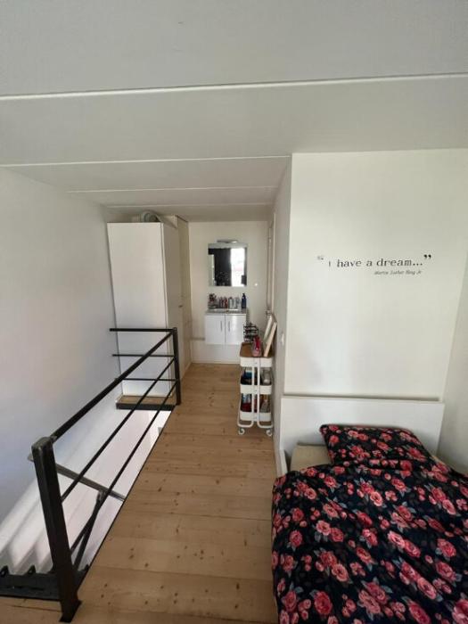 Etage - Vue vers porte SDB