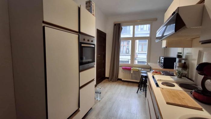 Cuisine équipée avec coin repas