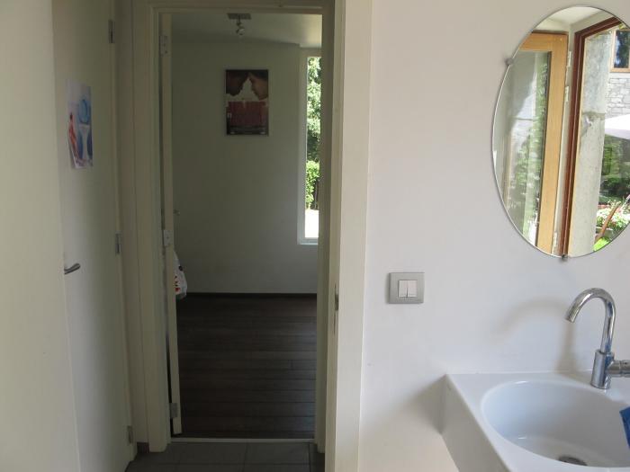 couloir, lavabo, douche et W.C