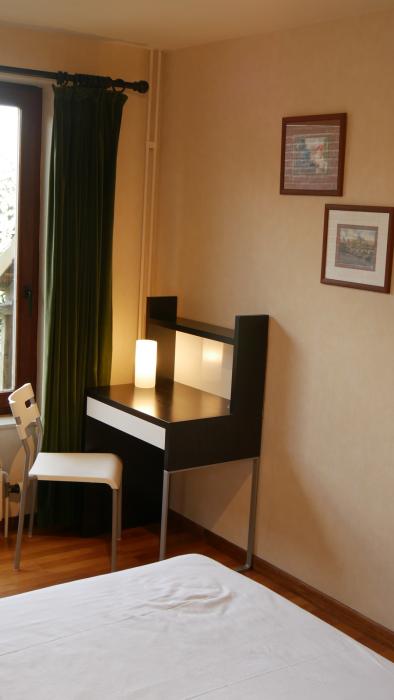 chambre: le coin bureau