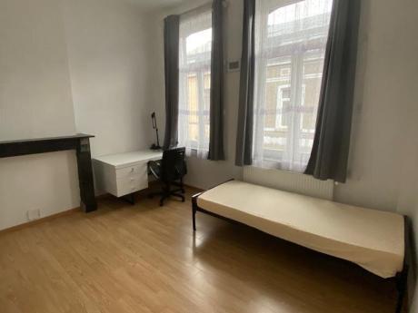 合租房 16 m² 在 Namur Centre - La Corbeille